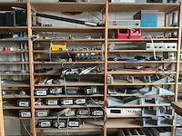 Complete inventaris met inhoud in werkruimte - afbeelding 10 van  15