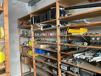 Complete inventaris met inhoud in werkruimte - afbeelding 11 van  15