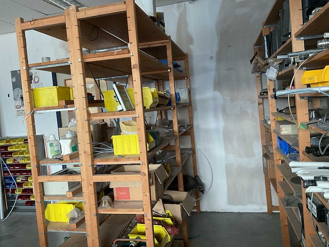 Complete inventaris met inhoud in werkruimte - afbeelding 12 van  15