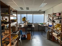 Complete inventaris met inhoud in werkruimte - afbeelding 1 van  15