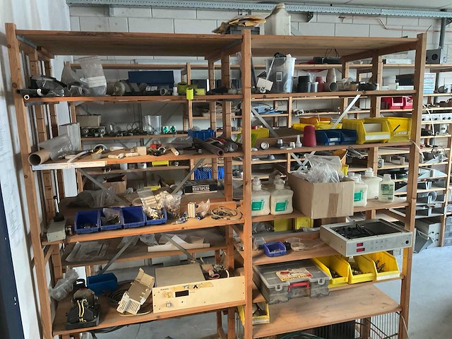 Complete inventaris met inhoud in werkruimte - afbeelding 2 van  15