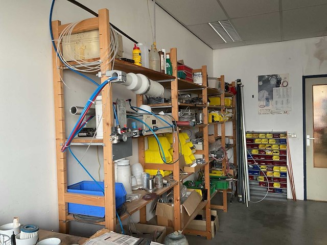 Complete inventaris met inhoud in werkruimte - afbeelding 5 van  15