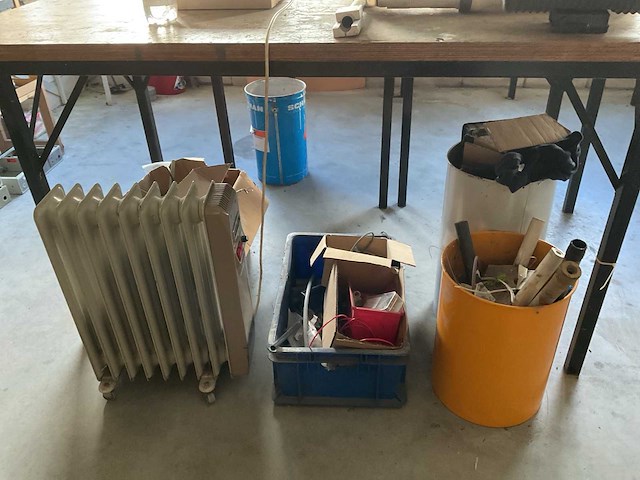 Complete inventaris met inhoud in werkruimte - afbeelding 6 van  15