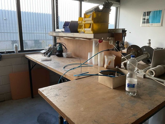 Complete inventaris met inhoud in werkruimte - afbeelding 7 van  15
