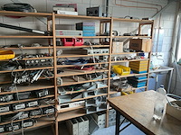 Complete inventaris met inhoud in werkruimte - afbeelding 9 van  15