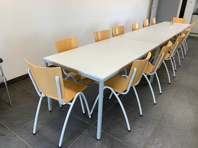 Complete kantine set bestaande uit 14 stoelen en 3 tafels - afbeelding 3 van  9