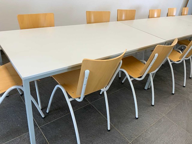 Complete kantine set bestaande uit 14 stoelen en 3 tafels - afbeelding 7 van  9