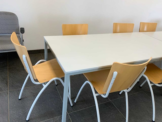 Complete kantine set bestaande uit 14 stoelen en 3 tafels - afbeelding 8 van  9