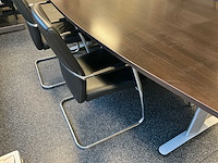 Complete kantoorinventaris – bureau, kast, vergadertafel, 6 leren stoelen en whiteboard - afbeelding 2 van  3