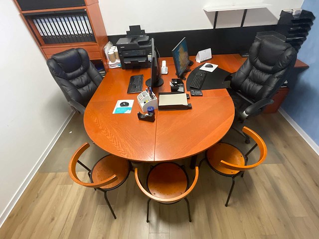 Complete kantoorinventaris; bureau’s / stoelen / beeldschermen / kasten / printer - afbeelding 10 van  17