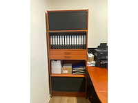 Complete kantoorinventaris; bureau’s / stoelen / beeldschermen / kasten / printer - afbeelding 12 van  17