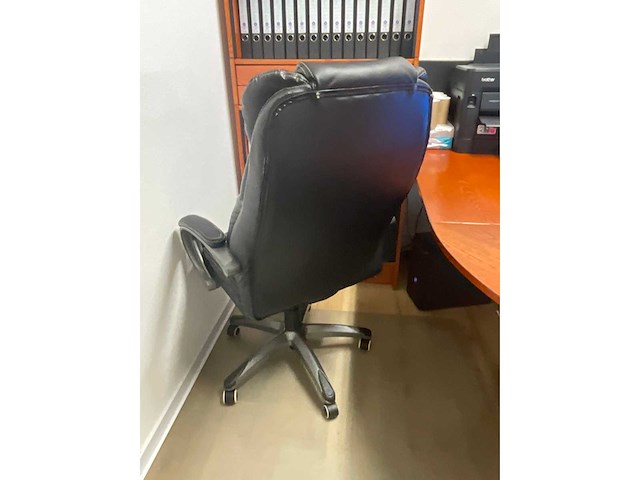 Complete kantoorinventaris; bureau’s / stoelen / beeldschermen / kasten / printer - afbeelding 14 van  17