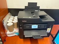 Complete kantoorinventaris; bureau’s / stoelen / beeldschermen / kasten / printer - afbeelding 16 van  17