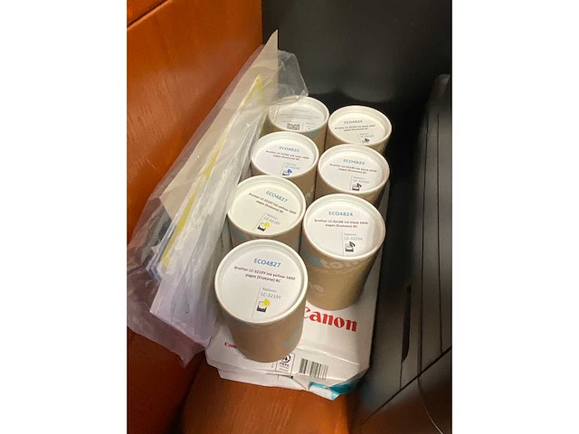 Complete kantoorinventaris; bureau’s / stoelen / beeldschermen / kasten / printer - afbeelding 17 van  17