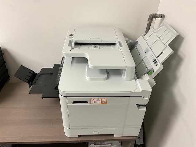 Complete kantoorinventaris; bureau’s / stoelen / beeldschermen / kasten / printer - afbeelding 5 van  15