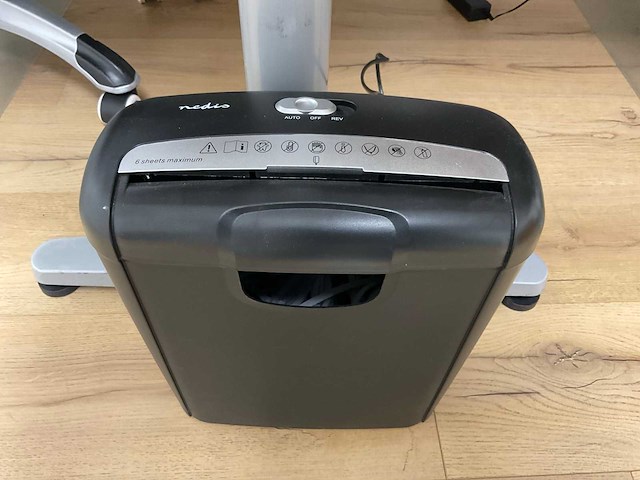 Complete kantoorinventaris; bureau’s / stoelen / beeldschermen / kasten / printer - afbeelding 7 van  15