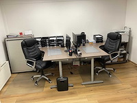 Complete kantoorinventaris; bureau’s / stoelen / beeldschermen / kasten / printer - afbeelding 1 van  15