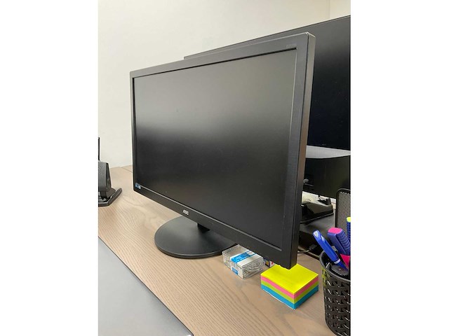 Complete kantoorinventaris; bureau’s / stoelen / beeldschermen / kasten / printer - afbeelding 14 van  15