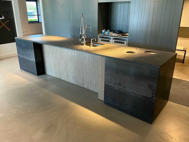 Complete keukenopstelling met stenen blad - afbeelding 1 van  13