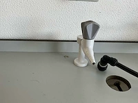 Complete laboratoriuminrichting met werkeiland, werkbanken, 4 spoelbakken, boilers en 13 argon-koppelingen - afbeelding 18 van  35