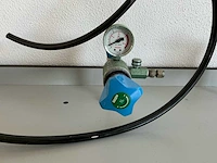 Complete laboratoriuminrichting met werkeiland, werkbanken, 4 spoelbakken, boilers en 13 argon-koppelingen - afbeelding 20 van  35