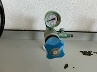 Complete laboratoriuminrichting met werkeiland, werkbanken, 4 spoelbakken, boilers en 13 argon-koppelingen - afbeelding 21 van  35