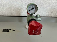 Complete laboratoriuminrichting met werkeiland, werkbanken, 4 spoelbakken, boilers en 13 argon-koppelingen - afbeelding 22 van  35