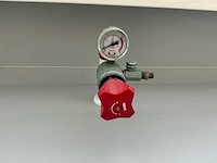 Complete laboratoriuminrichting met werkeiland, werkbanken, 4 spoelbakken, boilers en 13 argon-koppelingen - afbeelding 28 van  35