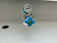 Complete laboratoriuminrichting met werkeiland, werkbanken, 4 spoelbakken, boilers en 13 argon-koppelingen - afbeelding 1 van  35