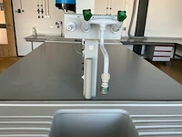 Complete laboratoriuminrichting met werkeiland, werkbanken, 4 spoelbakken, boilers en 13 argon-koppelingen - afbeelding 8 van  35