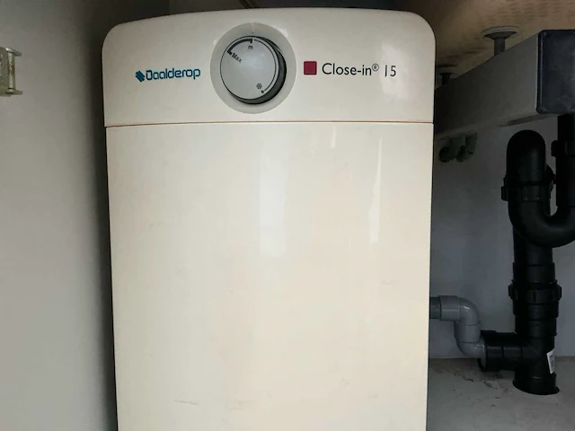 Complete laboratoriuminrichting met werkeiland, werkbanken, 4 spoelbakken, boilers en 13 argon-koppelingen - afbeelding 13 van  35