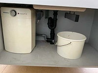 Complete laboratoriuminrichting met werkeiland, werkbanken, 4 spoelbakken, boilers en 13 argon-koppelingen - afbeelding 14 van  35