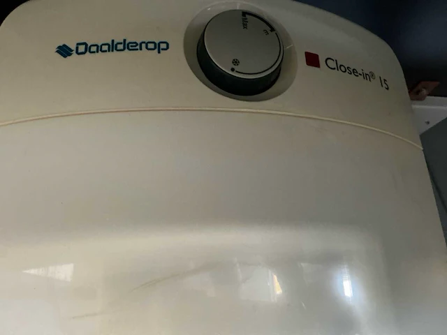 Complete laboratoriuminrichting met werkeiland, werkbanken, 4 spoelbakken, boilers en 13 argon-koppelingen - afbeelding 33 van  35