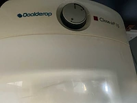 Complete laboratoriuminrichting met werkeiland, werkbanken, 4 spoelbakken, boilers en 13 argon-koppelingen - afbeelding 33 van  35