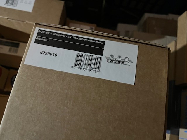 Complete luxe badkamer- en toiletruimtes (4 ruimtes), ca. 62 m² tegelwerk – geberit/neolith/ivy/dolphin - afbeelding 9 van  35