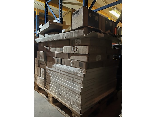 Complete luxe badkamer- en toiletruimtes (4 ruimtes), ca. 62 m² tegelwerk – geberit/neolith/ivy/dolphin - afbeelding 14 van  35