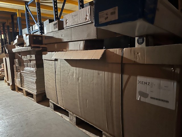 Complete luxe badkamer- en toiletruimtes (4 ruimtes), ca. 62 m² tegelwerk – geberit/neolith/ivy/dolphin - afbeelding 24 van  35