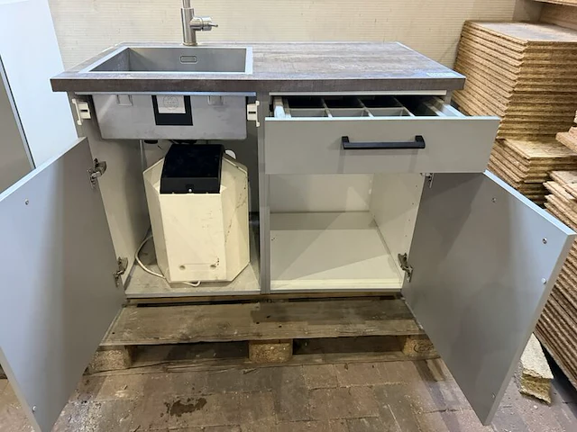 Complete pantry / keukenblok met bovenkasten, lichtgrijs/wit, grijsbruin houtdecor werkblad, | 102,5 cm | bovenkasten 100 cm | 2 pallets - afbeelding 4 van  7