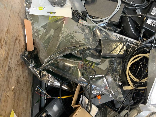 Complete partij (16 pallets) eyrise liquid glass (elektronische) productie onderdelen. - afbeelding 33 van  40