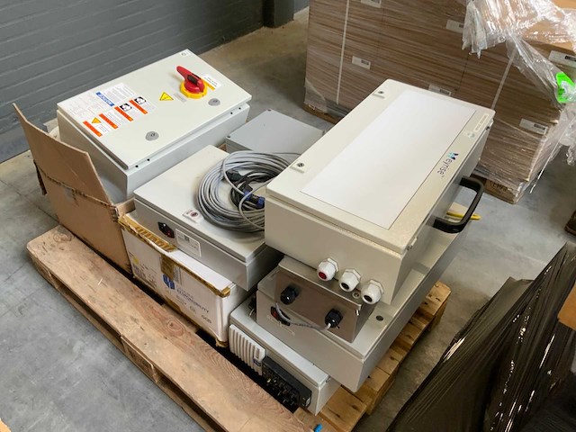 Complete partij (16 pallets) eyrise liquid glass (elektronische) productie onderdelen. - afbeelding 40 van  40