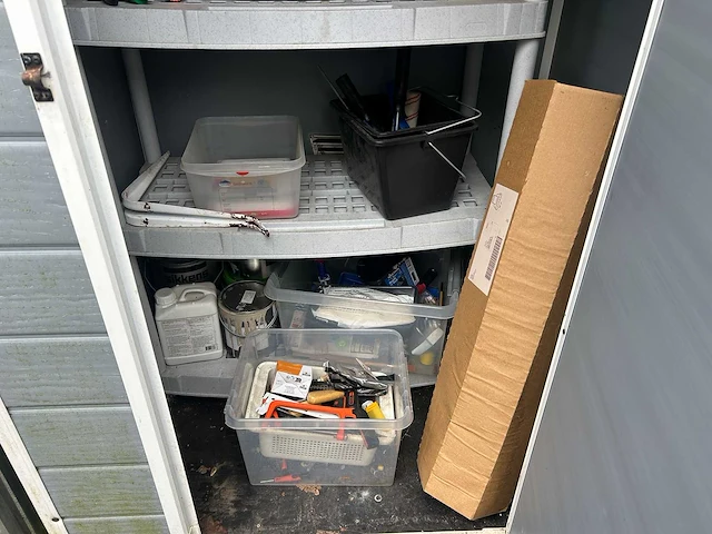 Complete partij terrasmeubilair, parasolvoeten, tuinkasten en diverse materialen - afbeelding 15 van  16