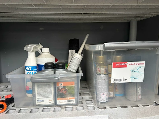 Complete partij terrasmeubilair, parasolvoeten, tuinkasten en diverse materialen - afbeelding 4 van  16