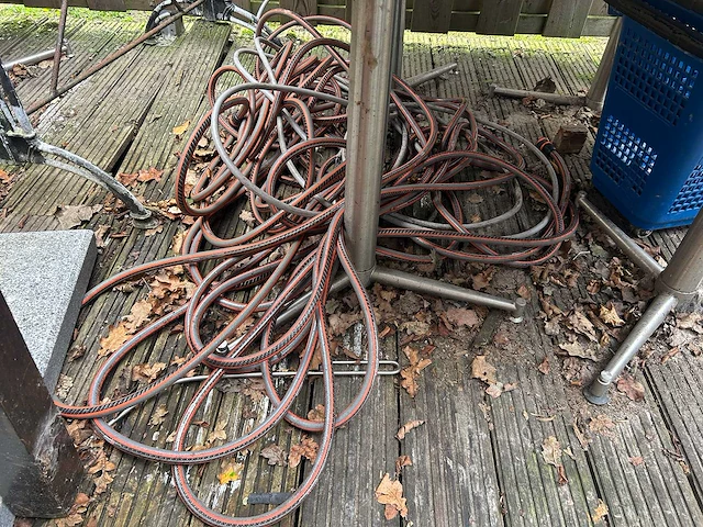 Complete partij terrasmeubilair, parasolvoeten, tuinkasten en diverse materialen - afbeelding 7 van  16