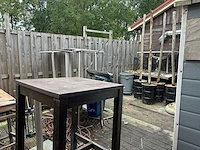 Complete partij terrasmeubilair, parasolvoeten, tuinkasten en diverse materialen