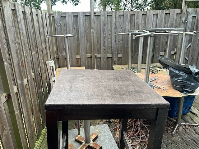 Complete partij terrasmeubilair, parasolvoeten, tuinkasten en diverse materialen - afbeelding 8 van  16