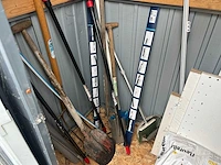 Complete partij terrasmeubilair, parasolvoeten, tuinkasten en diverse materialen - afbeelding 13 van  16