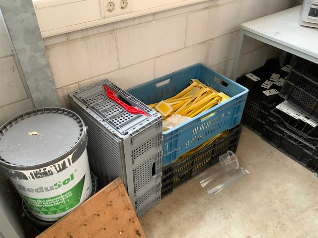 Complete ruimte kas werkplaats / voorraadruimte - afbeelding 2 van  25