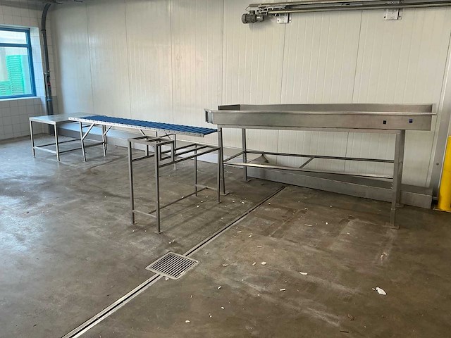 Complete rvs productielijn met transportband, bunker en werktafel - afbeelding 1 van  11