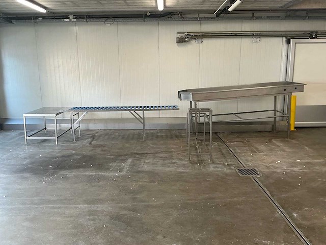 Complete rvs productielijn met transportband, bunker en werktafel - afbeelding 4 van  11