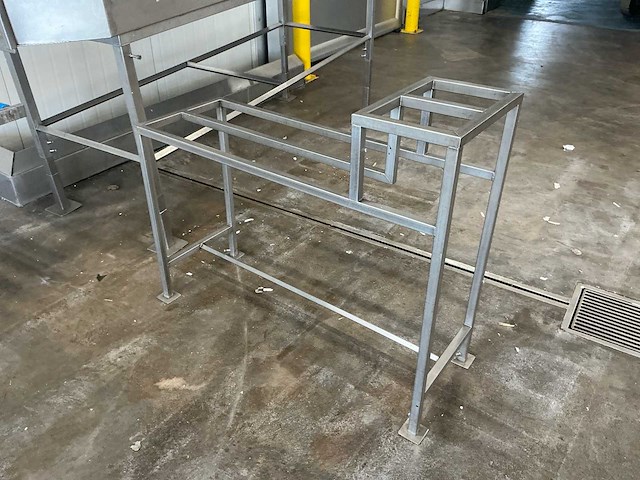 Complete rvs productielijn met transportband, bunker en werktafel - afbeelding 6 van  11
